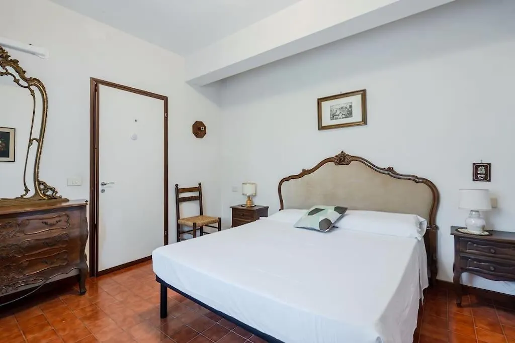 Gardoncino Apartment - Lake&Pool - By Host4U Montinelle 0*,  Italy
